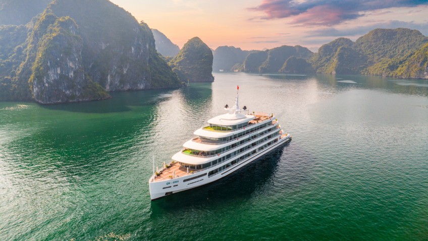 Ha Long Bay in June: Weather, Cruises, Swimming & Travel Tips